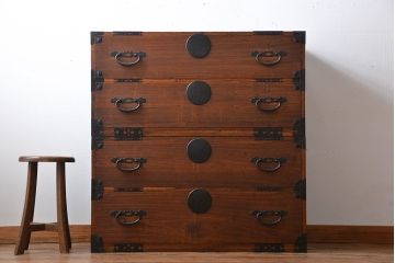 アンティーク家具　古民具・骨董　前面桐材のシンプルな衣装箪笥(桐箪笥、桐たんす)