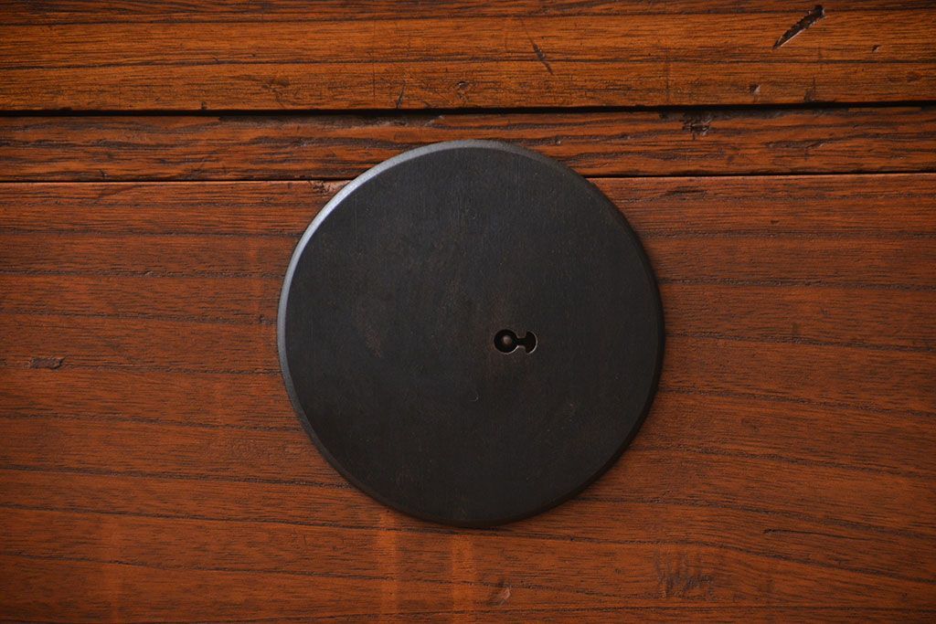 アンティーク家具　古民具・骨董　前面桐材のシンプルな衣装箪笥(桐箪笥、桐たんす)