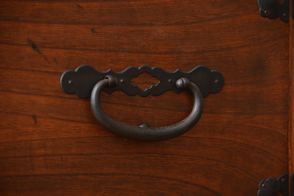 アンティーク家具　古民具・骨董　前面桐材のシンプルな衣装箪笥(桐箪笥、桐たんす)