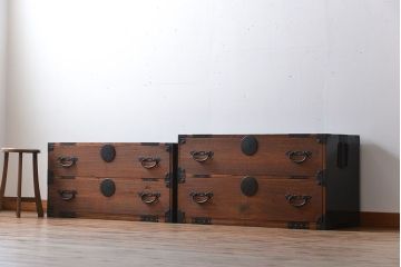 アンティーク家具　古民具・骨董　前面桐材のシンプルな衣装箪笥(桐箪笥、桐たんす)