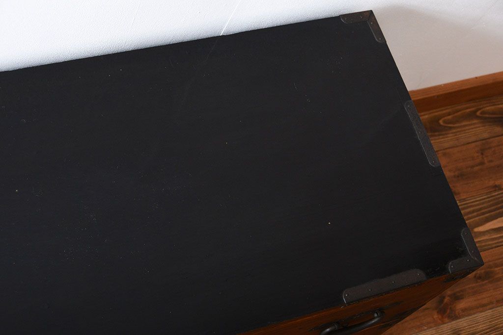 アンティーク家具　古民具・骨董　前面桐材のシンプルな衣装箪笥(桐箪笥、桐たんす)