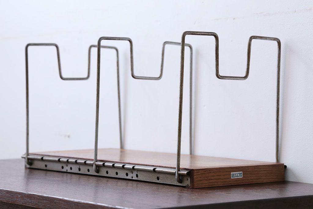 アンティーク雑貨　シンプルな本立てとお洒落なウォールフックのセット