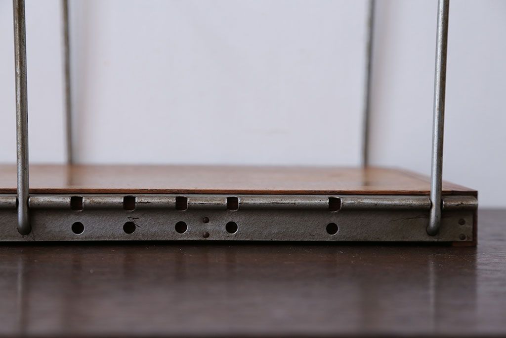 アンティーク雑貨　シンプルな本立てとお洒落なウォールフックのセット