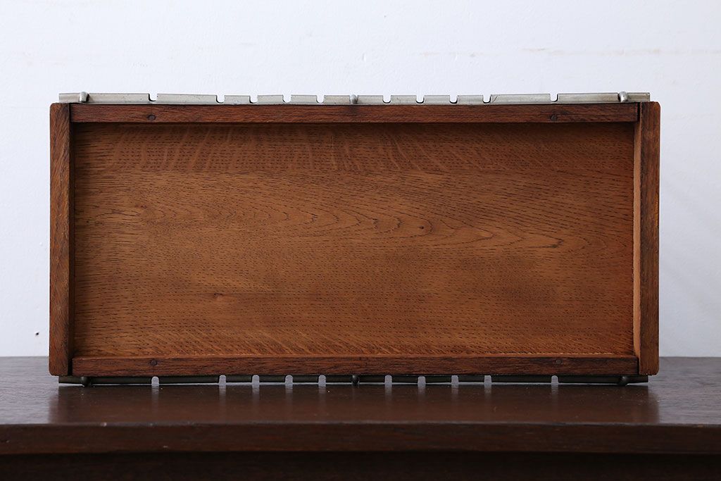 アンティーク雑貨　シンプルな本立てとお洒落なウォールフックのセット