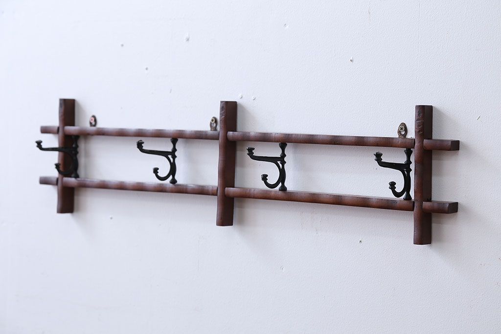アンティーク雑貨　シンプルな本立てとお洒落なウォールフックのセット