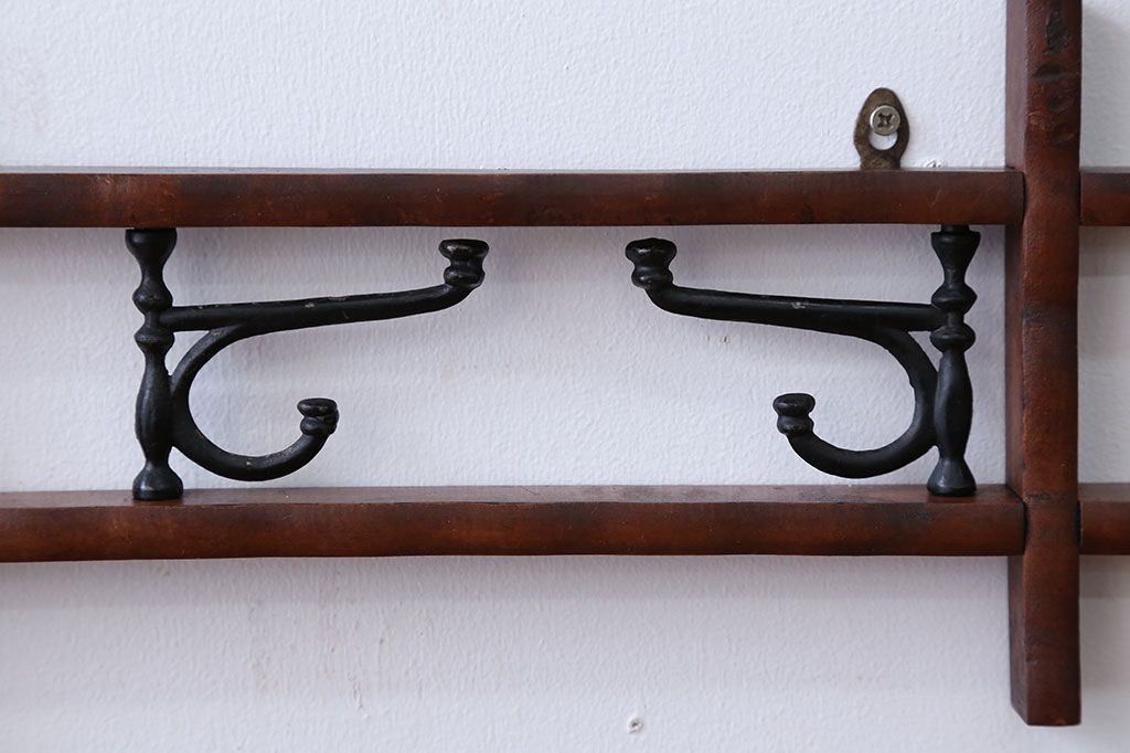 アンティーク雑貨　シンプルな本立てとお洒落なウォールフックのセット