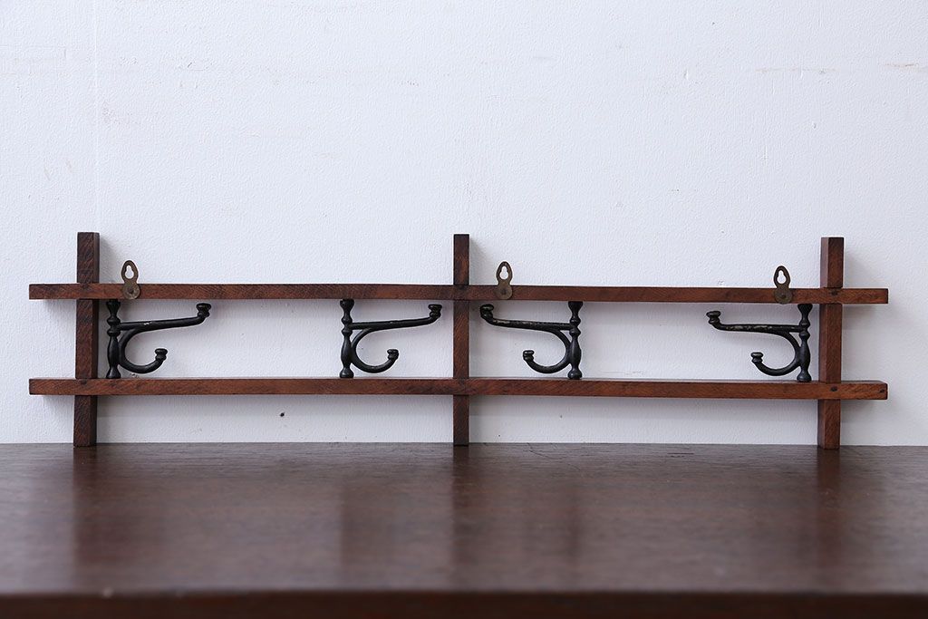 アンティーク雑貨　シンプルな本立てとお洒落なウォールフックのセット