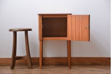 北欧家具 GORDON RUSSELL シンプルでおしゃれな収納棚付きサイドテーブル