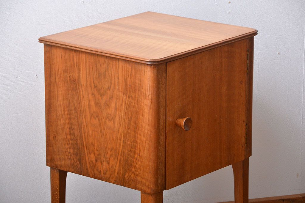 北欧家具 GORDON RUSSELL シンプルでおしゃれな収納棚付きサイドテーブル