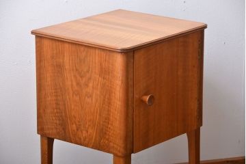 北欧家具 GORDON RUSSELL シンプルでおしゃれな収納棚付きサイドテーブル