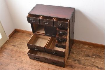 アンティーク家具　古民具・骨董　金具が立派な味わい深い帳場箪笥