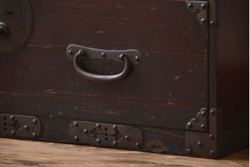 アンティーク家具　古民具・骨董　金具が立派な味わい深い帳場箪笥