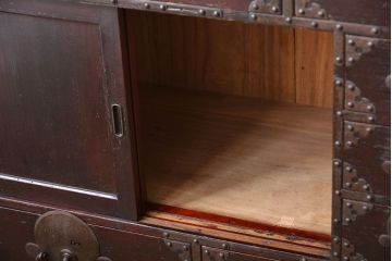 アンティーク家具　古民具・骨董　金具が立派な味わい深い帳場箪笥