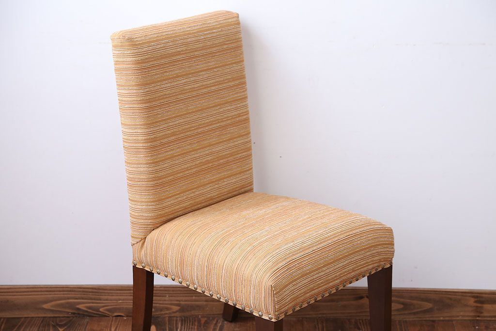 アンティーク家具　アンティーク　小振りでおしゃれなチェア