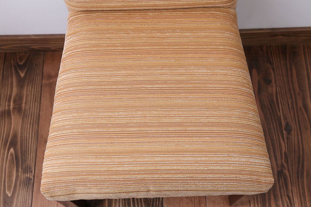 アンティーク家具　アンティーク　小振りでおしゃれなチェア