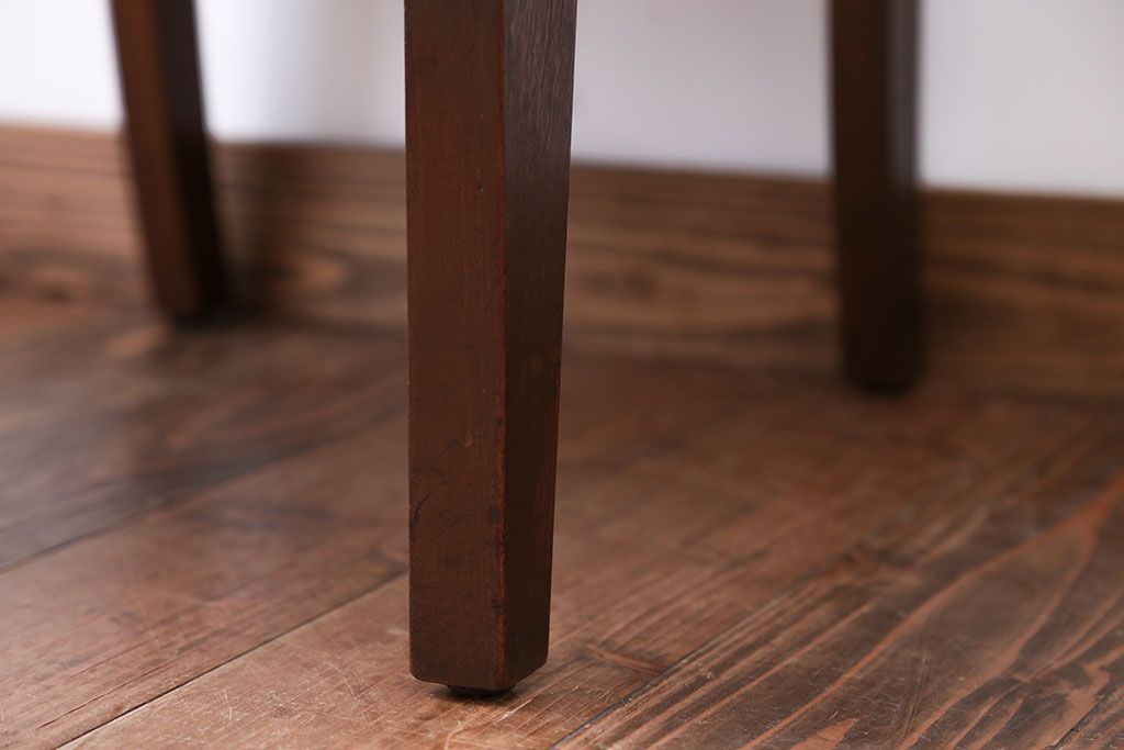 アンティーク家具　アンティーク　小振りでおしゃれなチェア