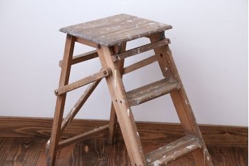 イギリスアンティーク　古い木製の折り畳み式ステップラダー