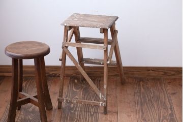 イギリスアンティーク　古い木製の折り畳み式ステップラダー