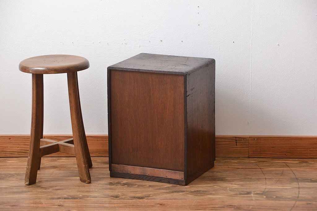 レトロ家具　昭和レトロ　古い木製のシャビーな小引き出し