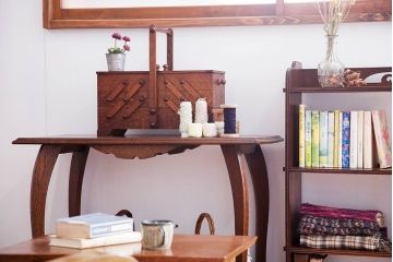 アンティーク家具　イギリスアンティーク　オーク材のおしゃれなサイドテーブル