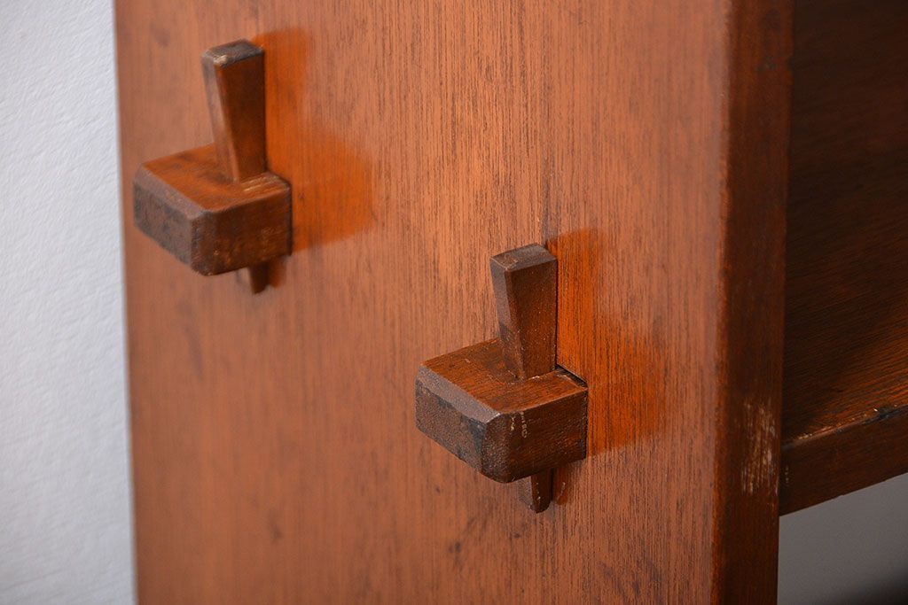 レトロ家具　昭和レトロ　大きくシンプルな楔(くさび)式本棚