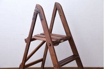 アンティーク雑貨　イギリスアンティーク　古い木製の折り畳み式ステップラダー(2)