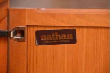 ヴィンテージ家具　北欧ビンテージ　チーク材のお洒落なサイドボード