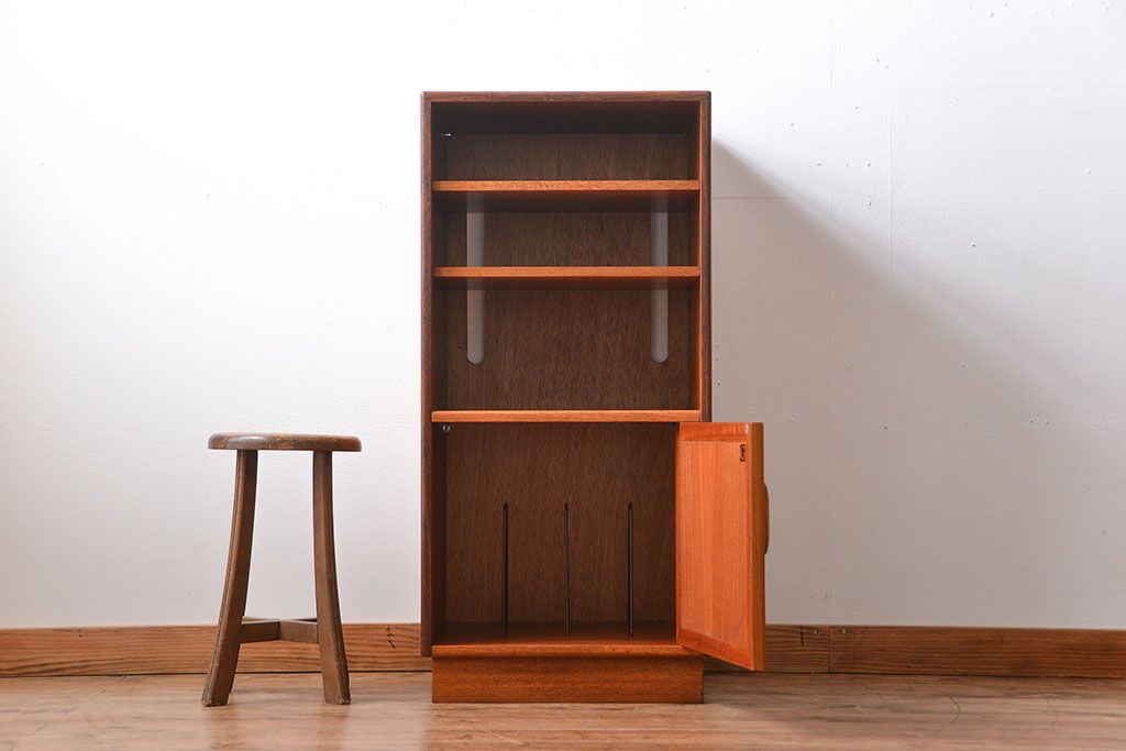 ヴィンテージ家具　北欧ビンテージ　G-PLAN　チーク材のキャビネット