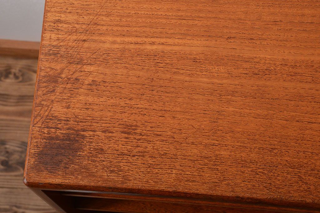 ヴィンテージ家具　北欧ビンテージ　G-PLAN　チーク材のキャビネット