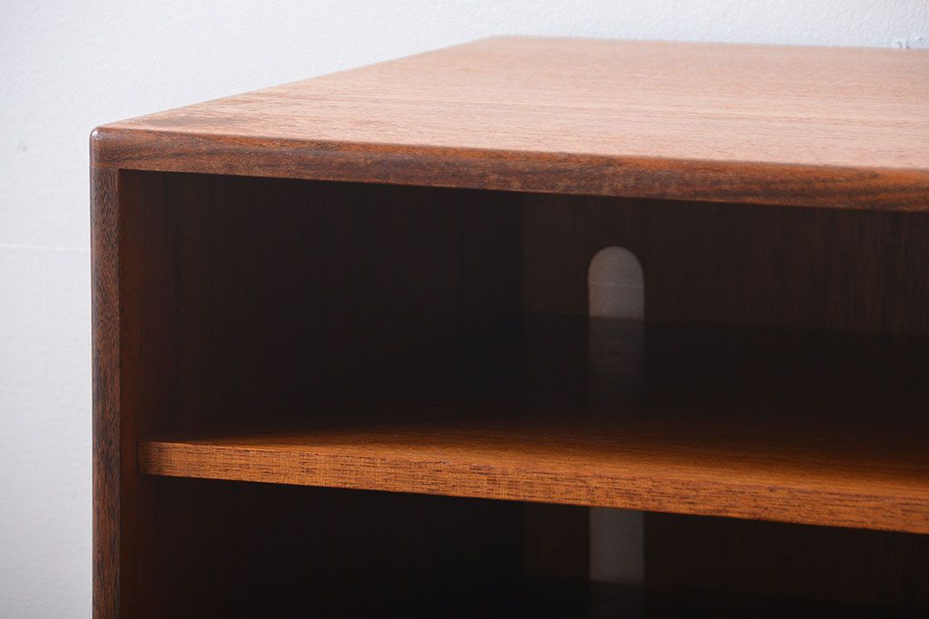 ヴィンテージ家具　北欧ビンテージ　G-PLAN　チーク材のキャビネット