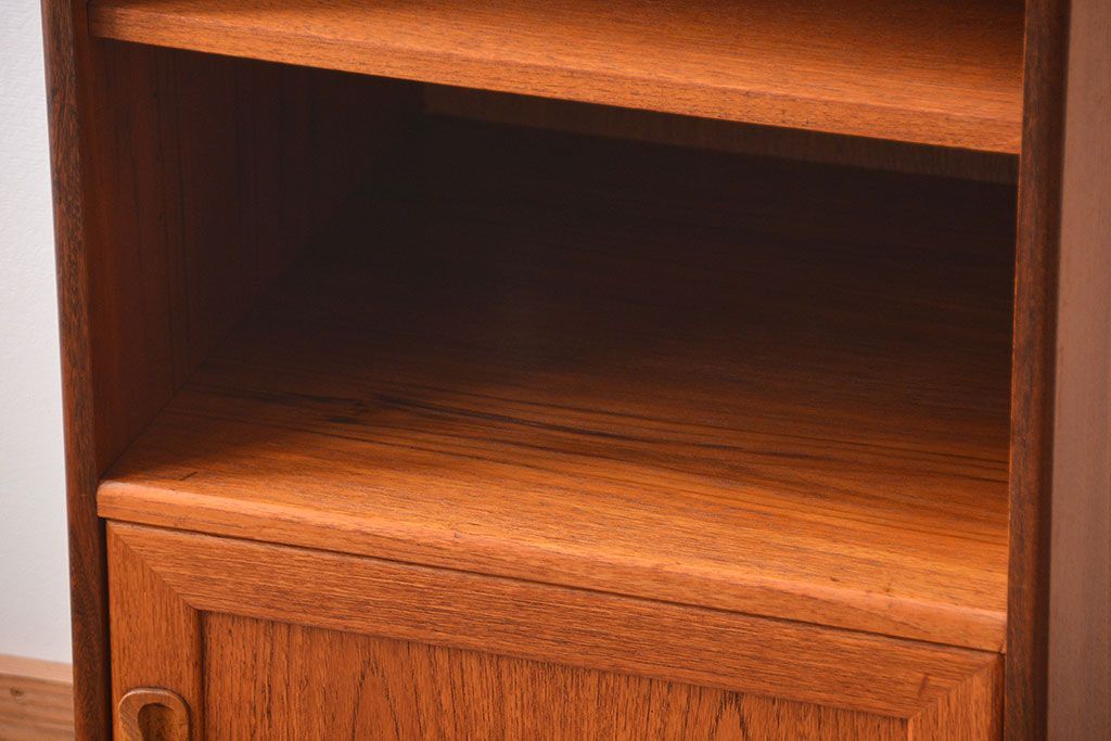ヴィンテージ家具　北欧ビンテージ　G-PLAN　チーク材のキャビネット