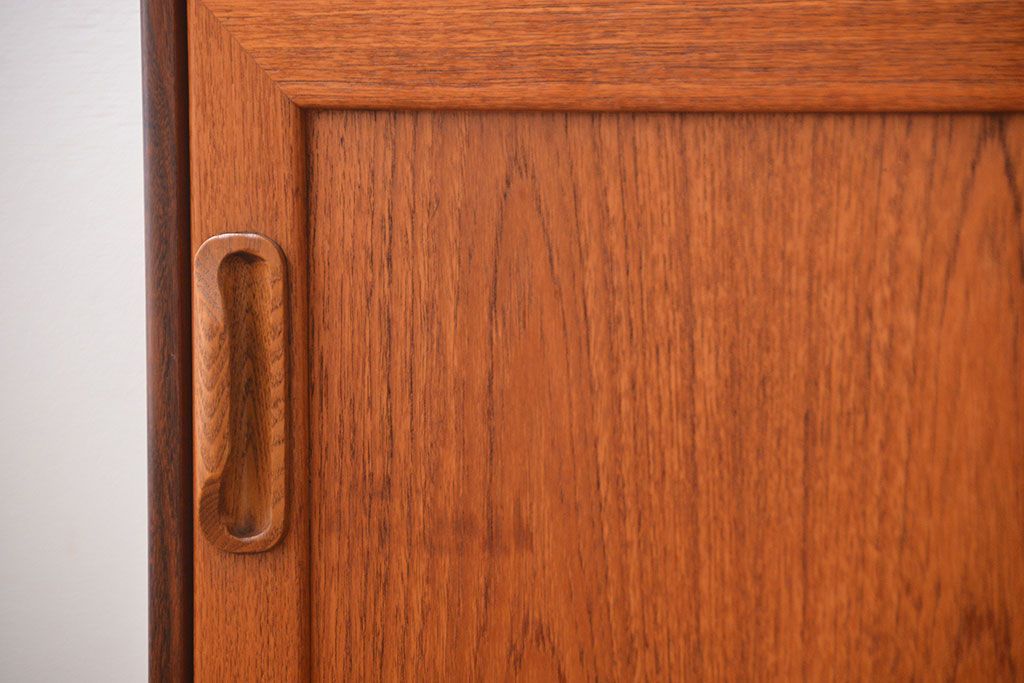 ヴィンテージ家具　北欧ビンテージ　G-PLAN　チーク材のキャビネット