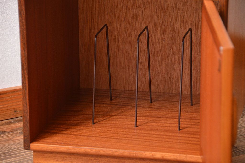 ヴィンテージ家具　北欧ビンテージ　G-PLAN　チーク材のキャビネット