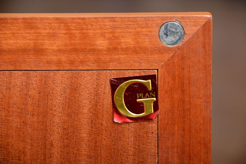 ヴィンテージ家具　北欧ビンテージ　G-PLAN　チーク材のキャビネット