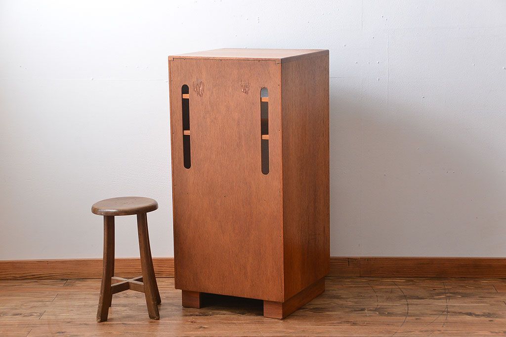 ヴィンテージ家具　北欧ビンテージ　G-PLAN　チーク材のキャビネット