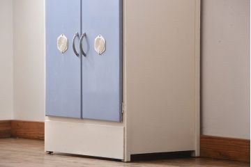 ヴィンテージ家具　イギリスビンテージ　レトロでかわいいキャビネット