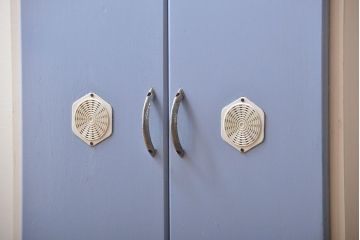 ヴィンテージ家具　イギリスビンテージ　レトロでかわいいキャビネット