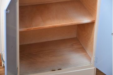 ヴィンテージ家具　イギリスビンテージ　レトロでかわいいキャビネット