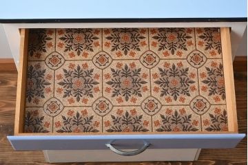 ヴィンテージ家具　イギリスビンテージ　レトロでかわいいキャビネット