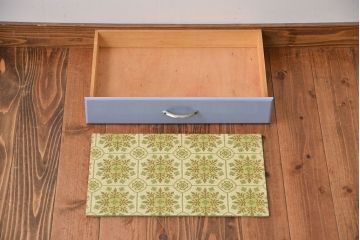 ヴィンテージ家具　イギリスビンテージ　レトロでかわいいキャビネット