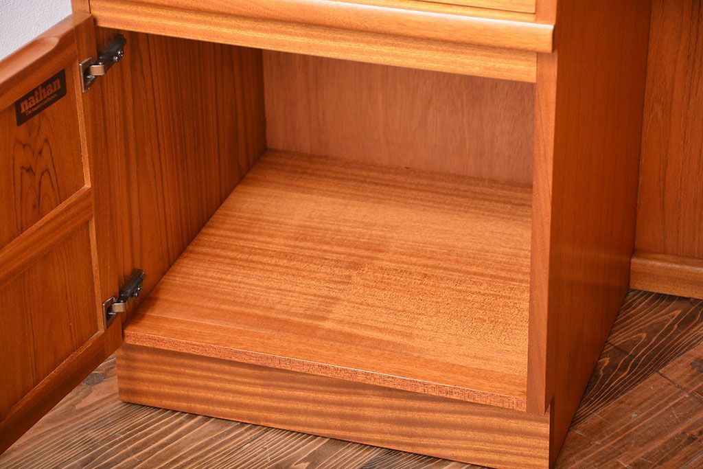 ヴィンテージ家具　北欧ビンテージ　ホワイトボード付きお洒落なデスク