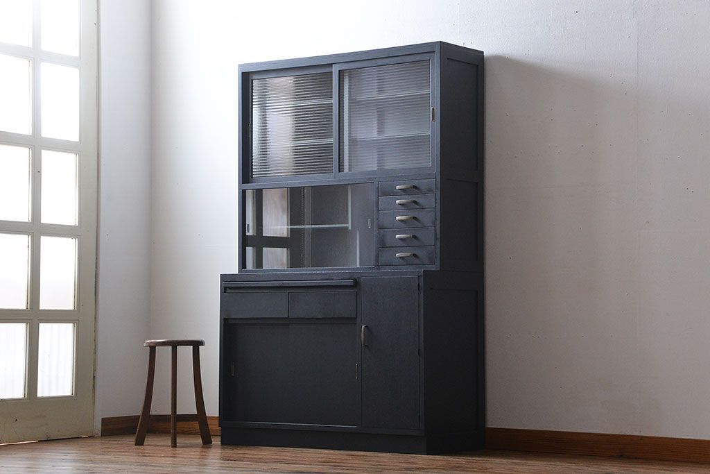 レトロ家具　アンティーク　レトロなペイントカップボード