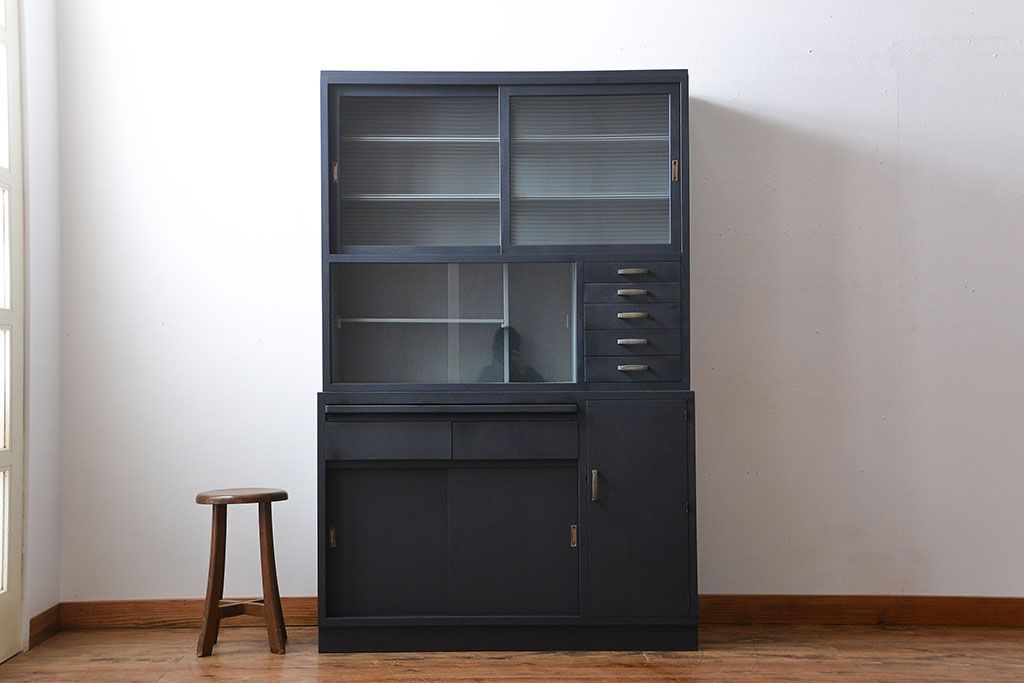 レトロ家具　アンティーク　レトロなペイントカップボード