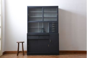 レトロ家具　アンティーク　レトロなペイントカップボード