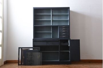 レトロ家具　アンティーク　レトロなペイントカップボード