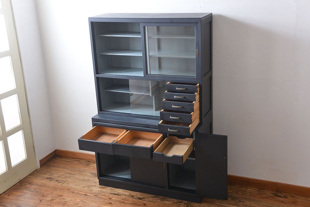 レトロ家具　アンティーク　レトロなペイントカップボード