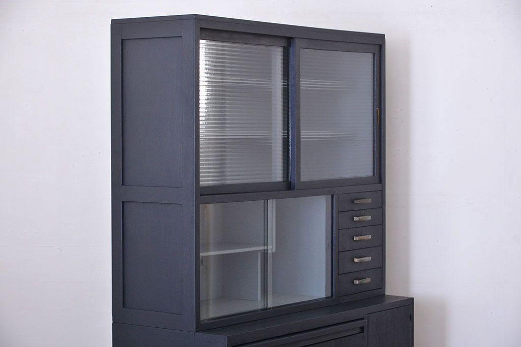 レトロ家具　アンティーク　レトロなペイントカップボード