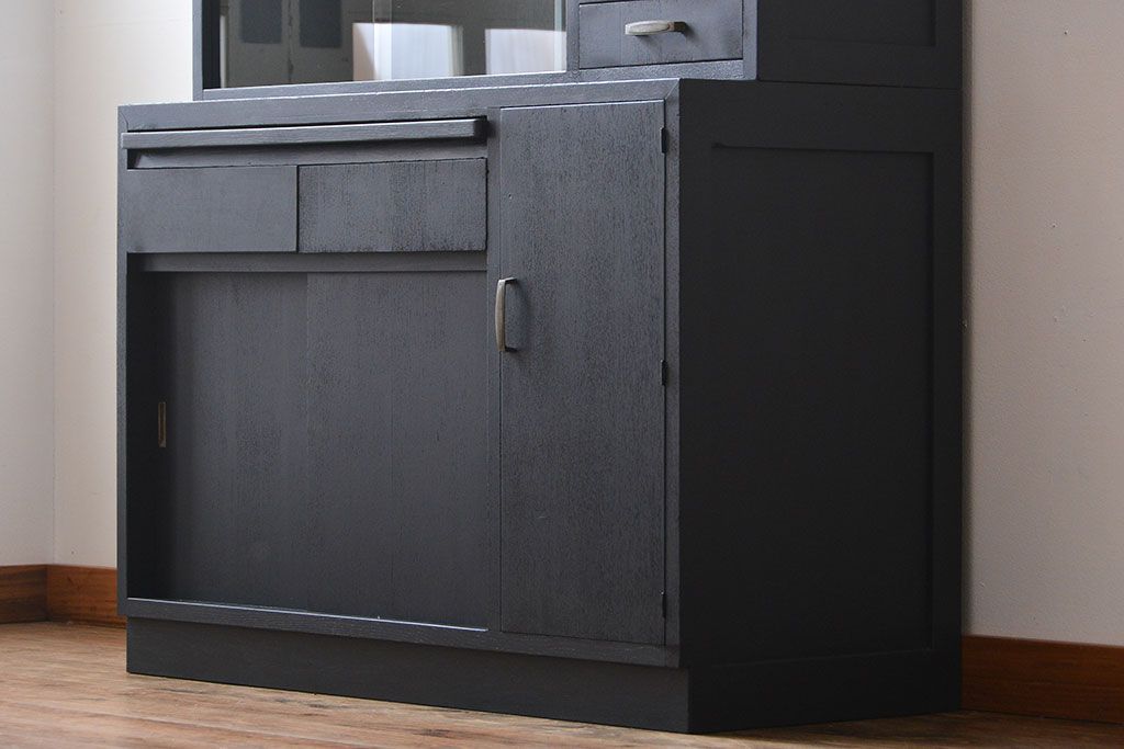 レトロ家具　アンティーク　レトロなペイントカップボード