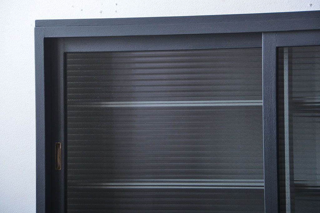 レトロ家具　アンティーク　レトロなペイントカップボード