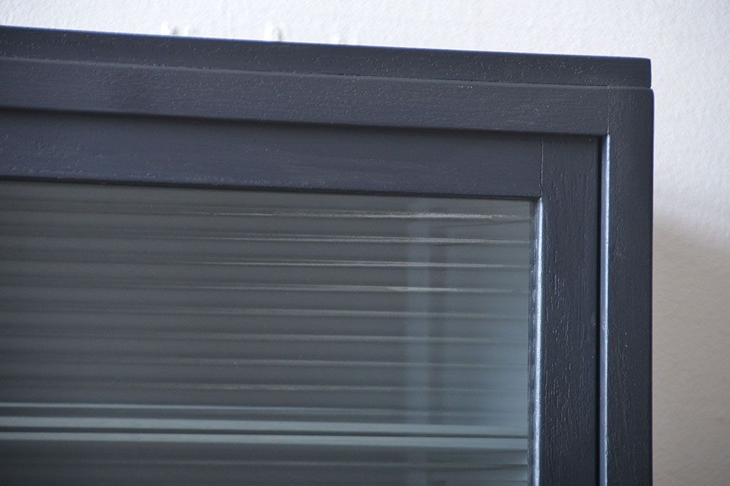 レトロ家具　アンティーク　レトロなペイントカップボード